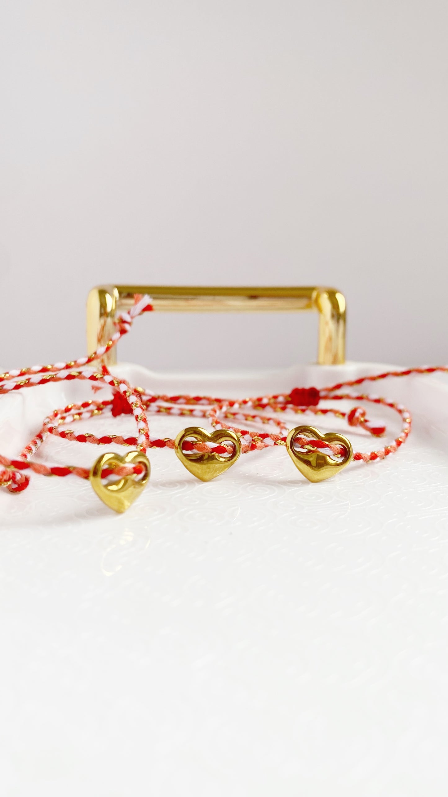 Pulsera de hilo con corazón