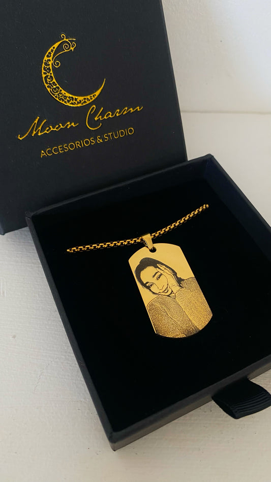 Cadena con placa rectangular personalizada