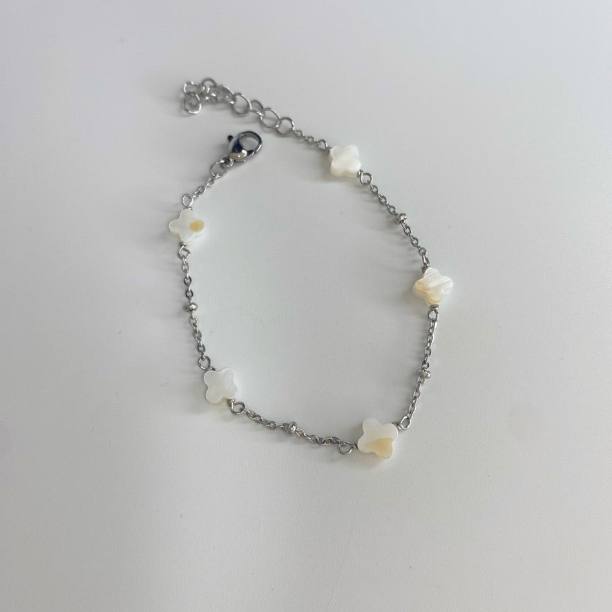 Pulseras de flores de nácar