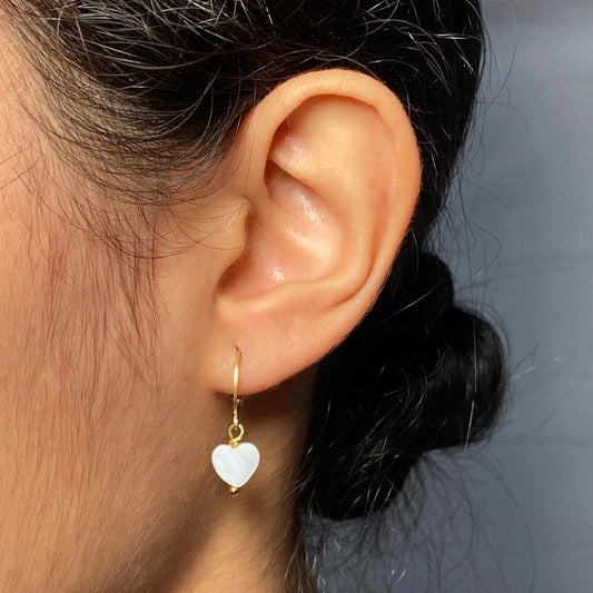 argolla arete corazon nacar