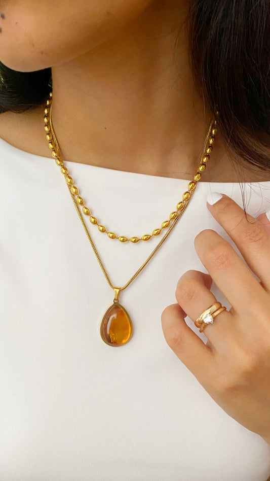 Cadena con gota de ámbar