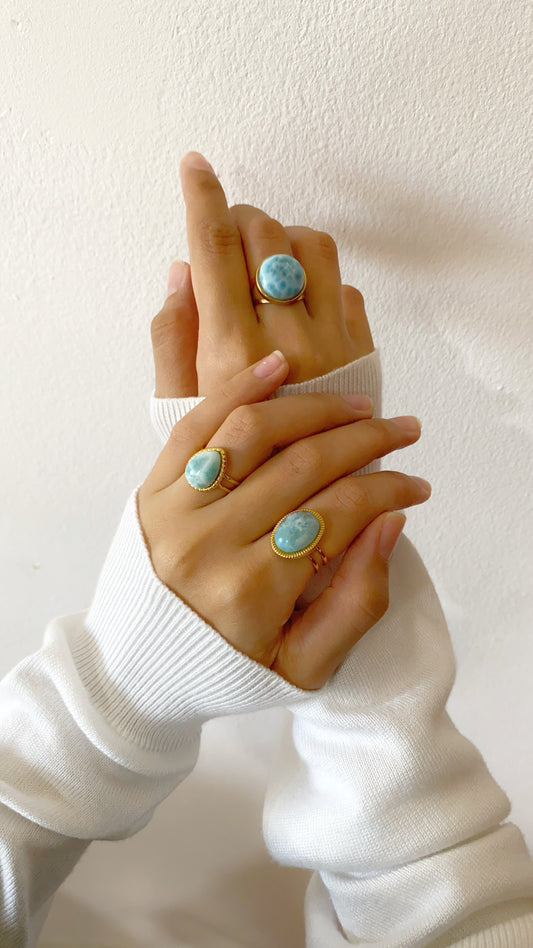 Anillo de gota de larimar