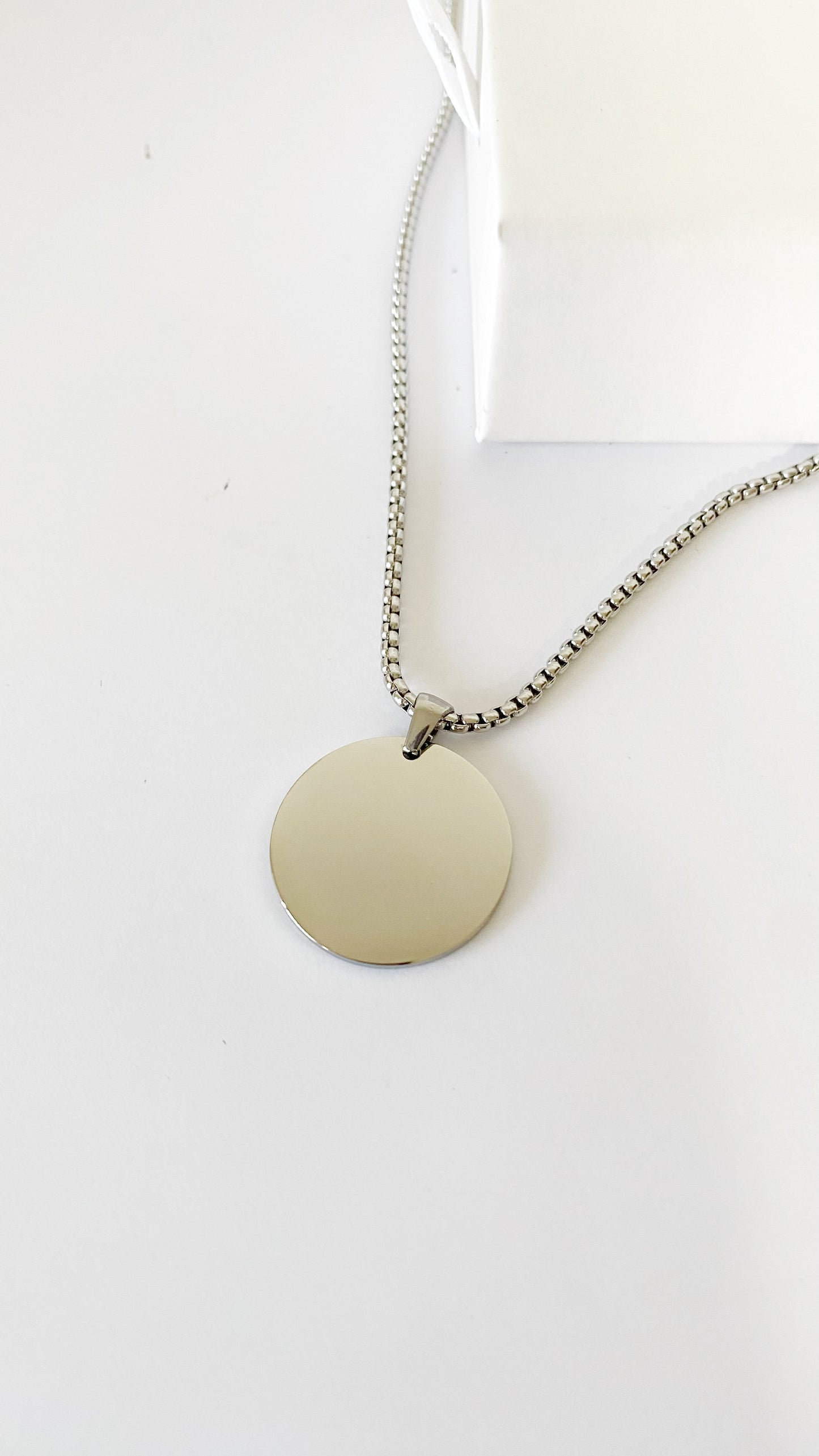 Cadena con placa redonda personalizada