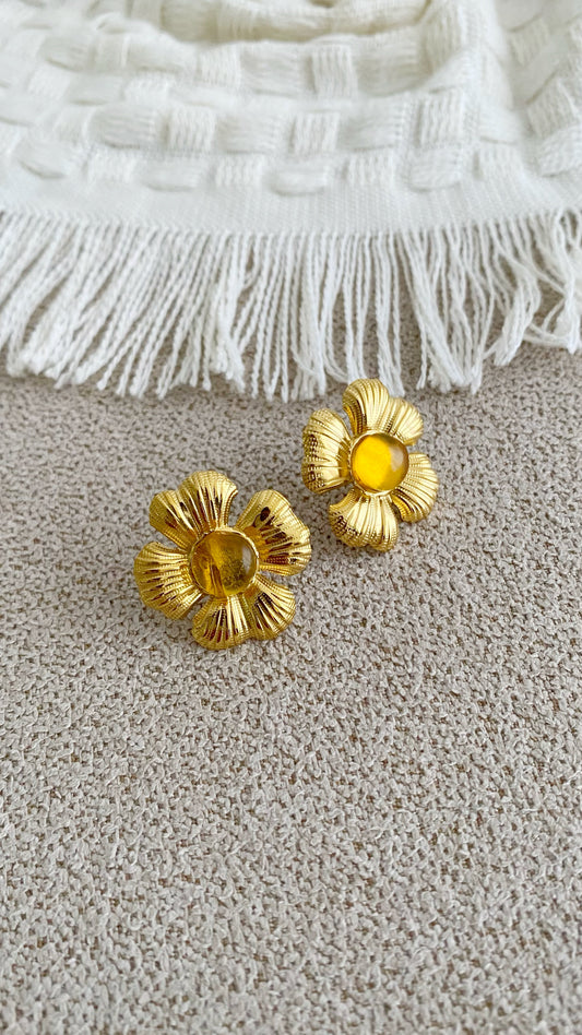 Aretes de flor con ámbar