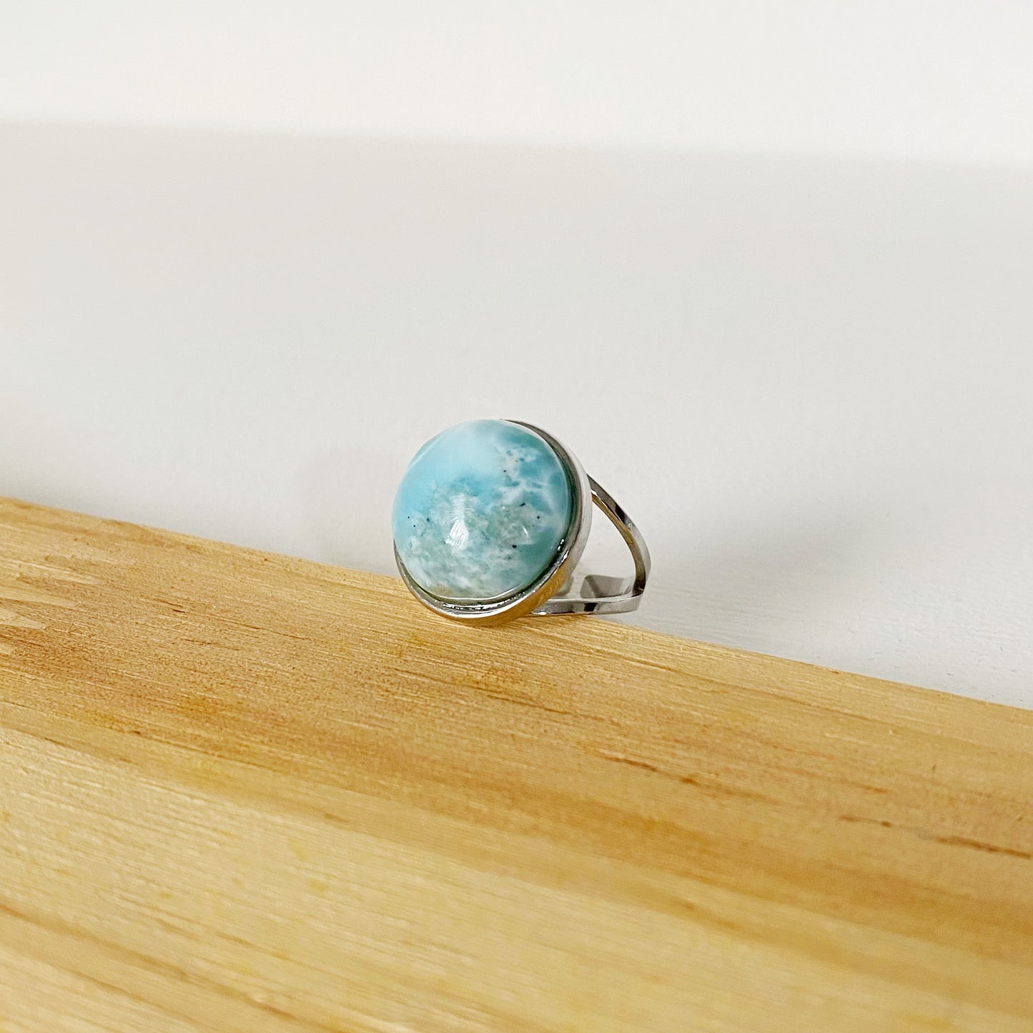 Anillo de larimar redondo