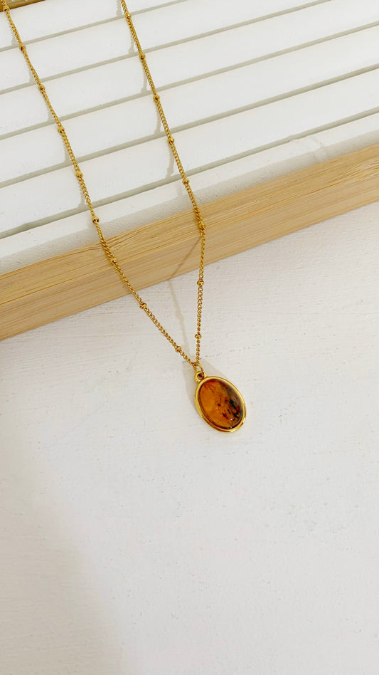 Cadena con ámbar ovalado