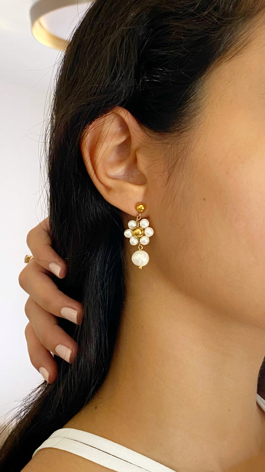 Aretes de flor de perla