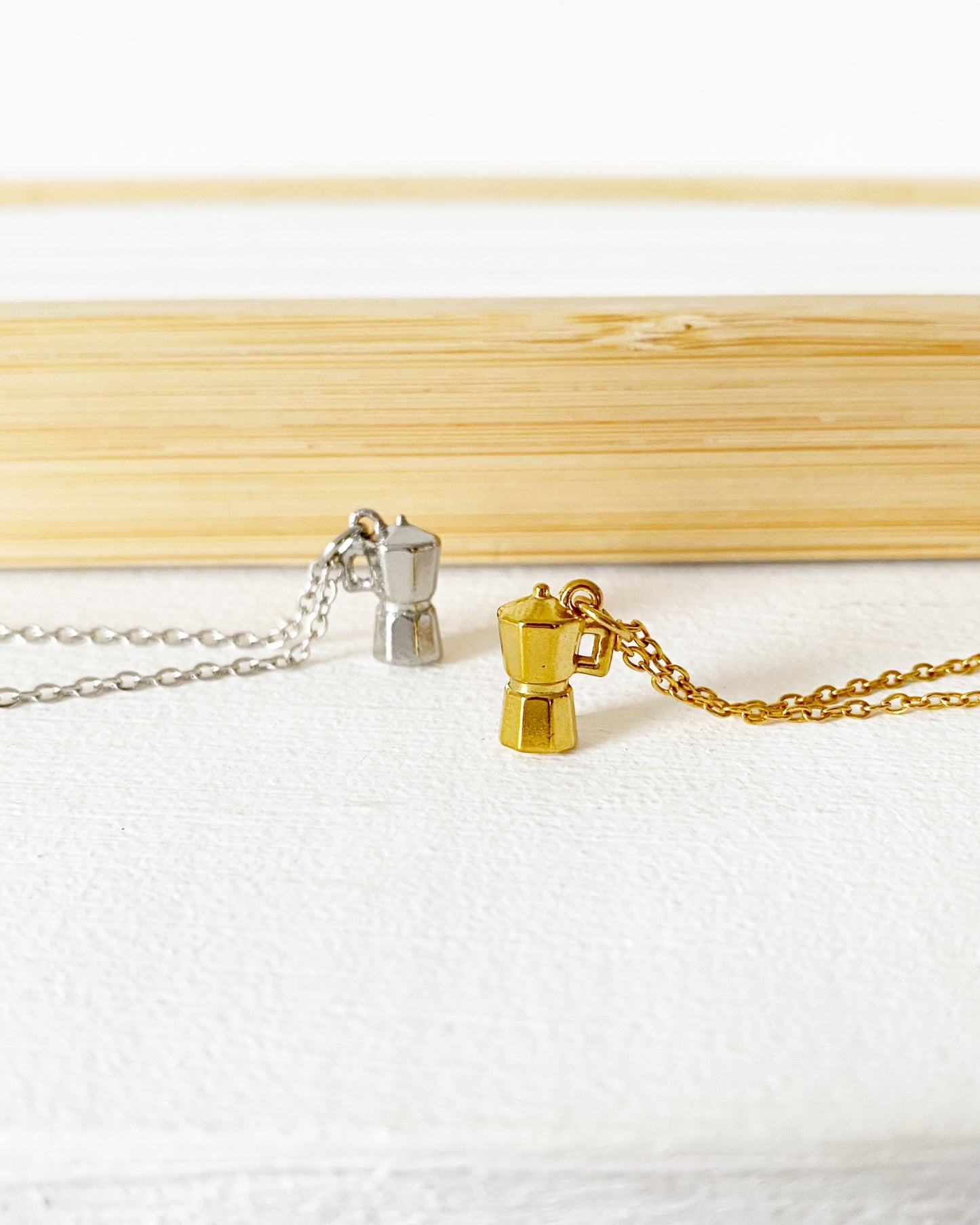 Cadena con greca de café