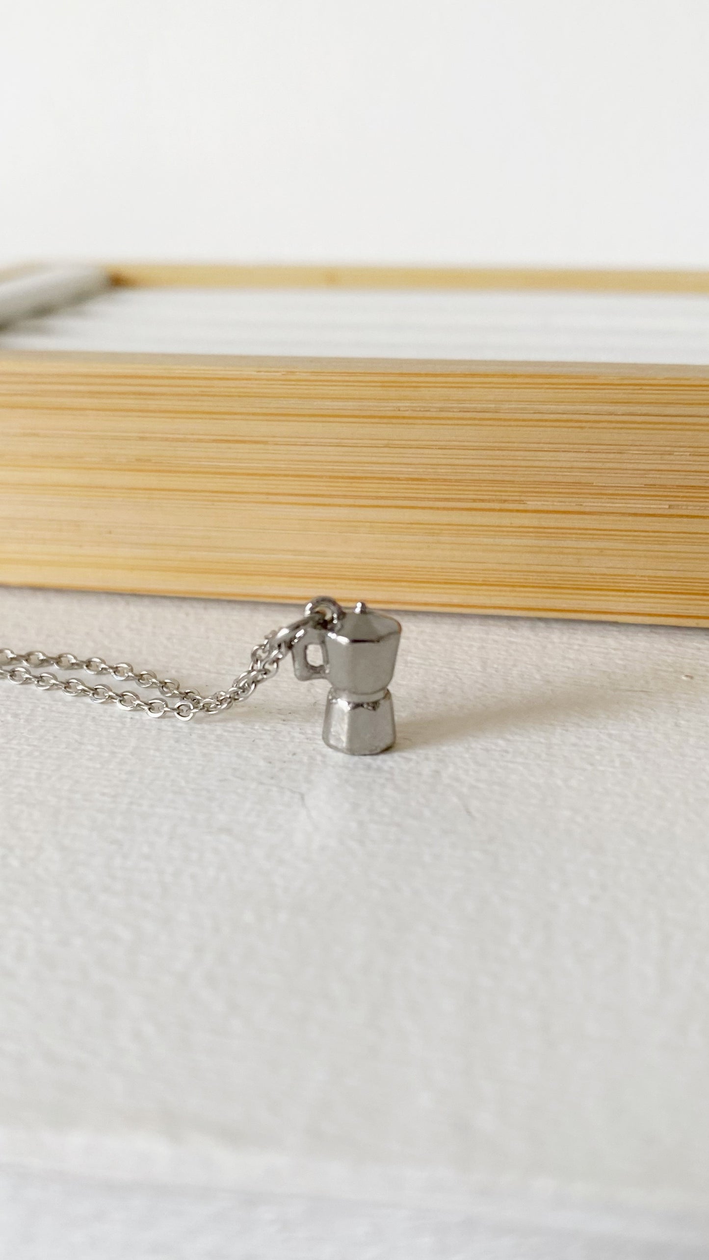 Cadena con greca de café