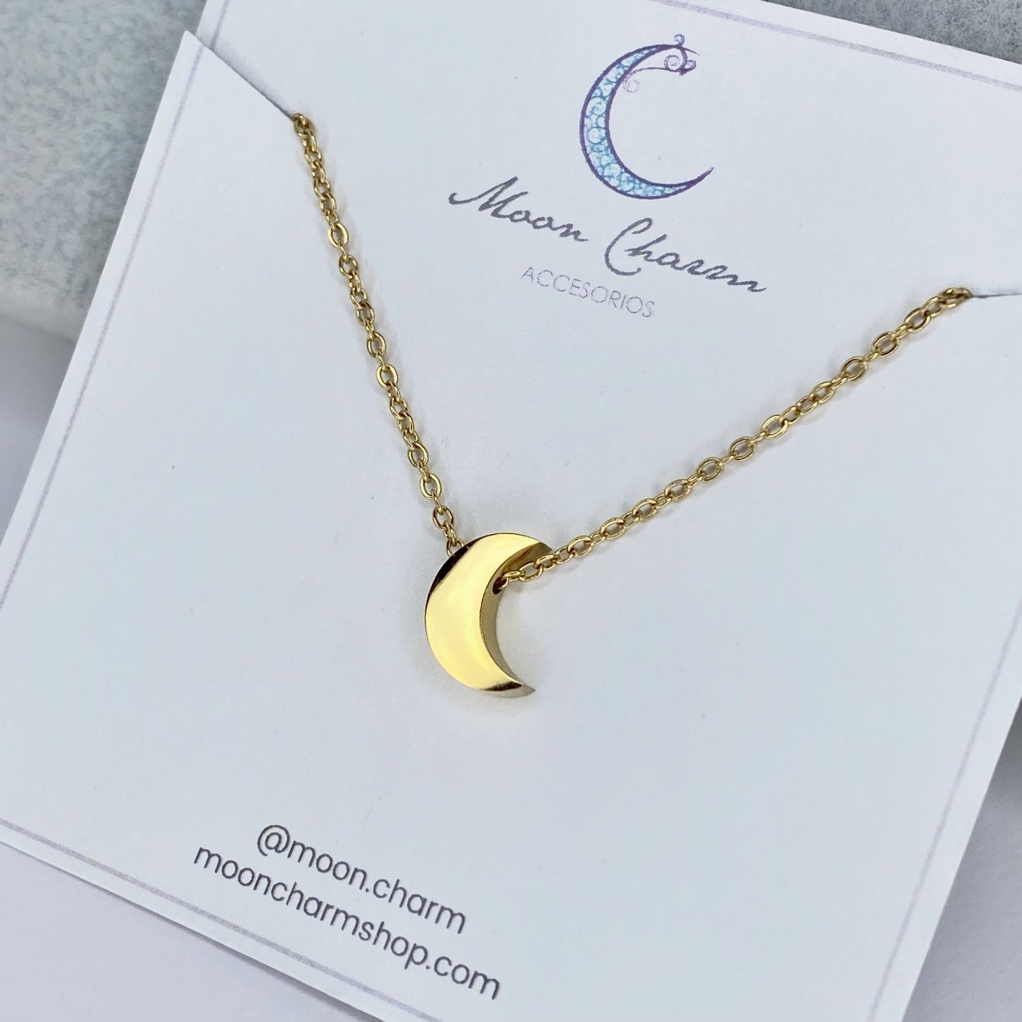 Cadena con luna