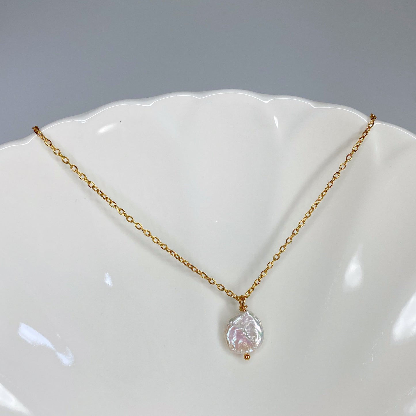 Cadena con perla redonda irregular