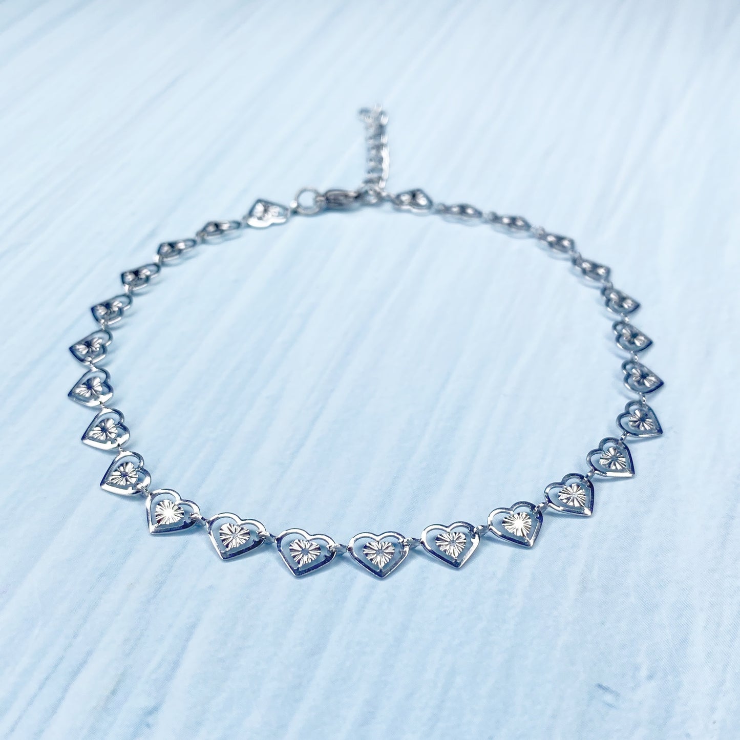 Tobillera de corazones