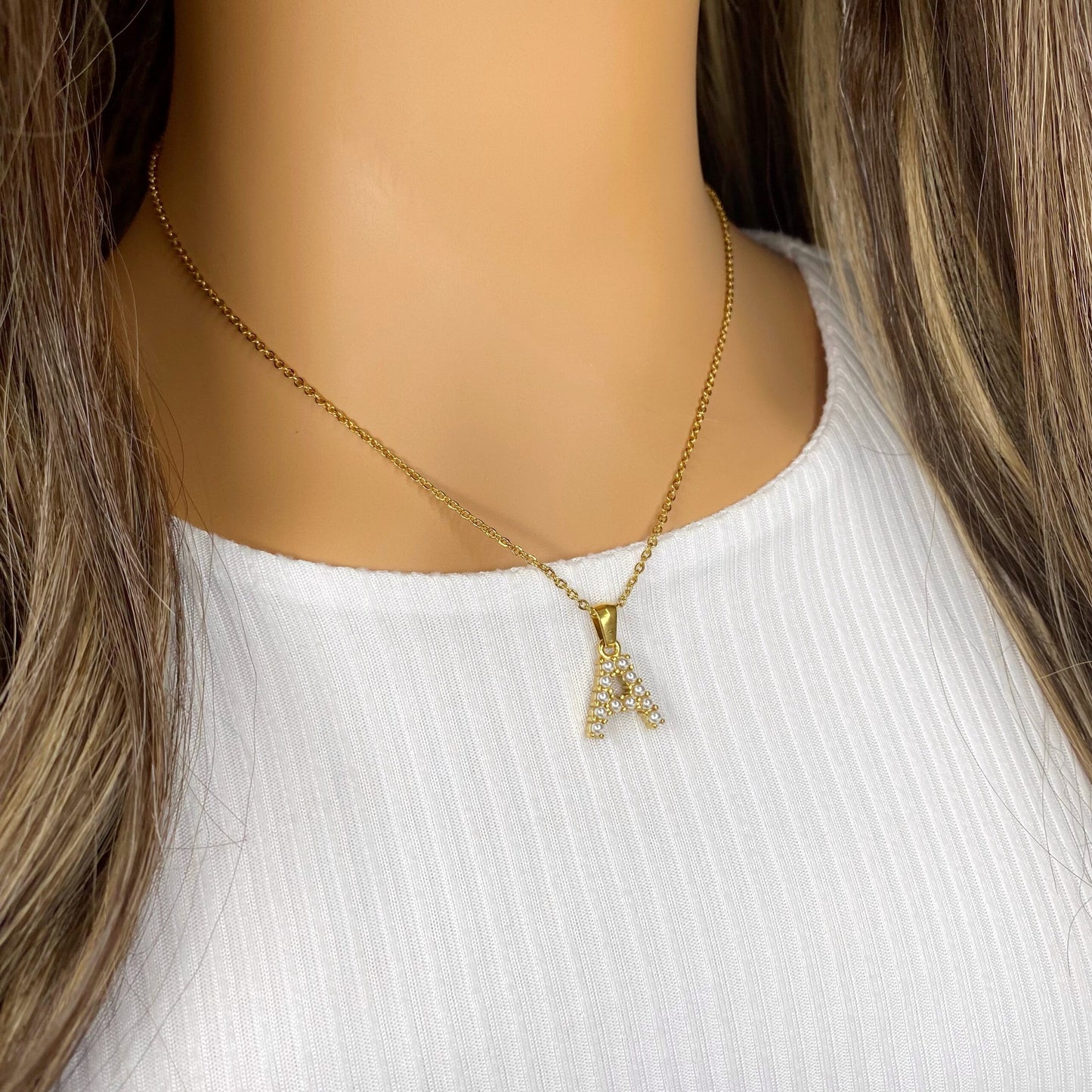 Cadena con letra de perlitas