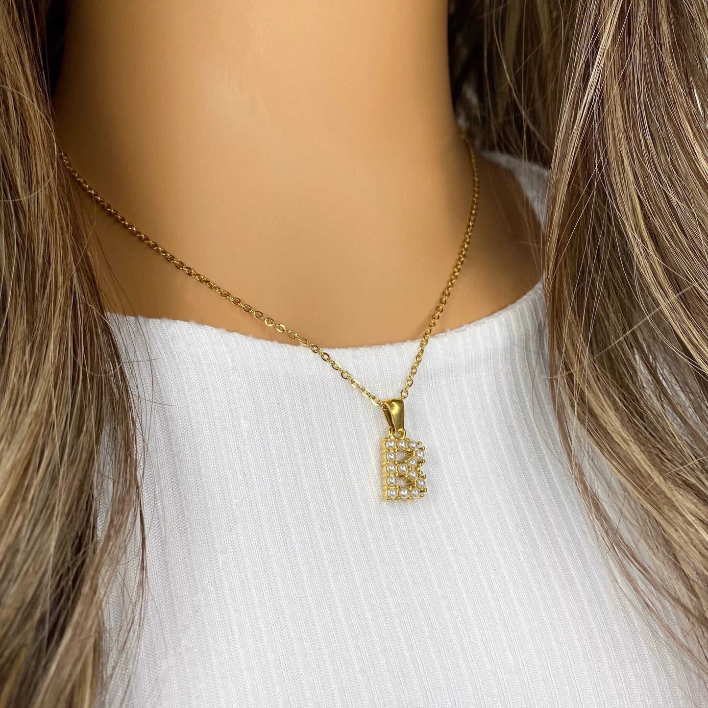 Cadena con letra de perlitas