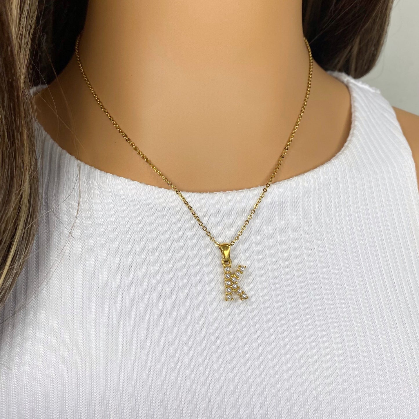 Cadena con letra de perlitas