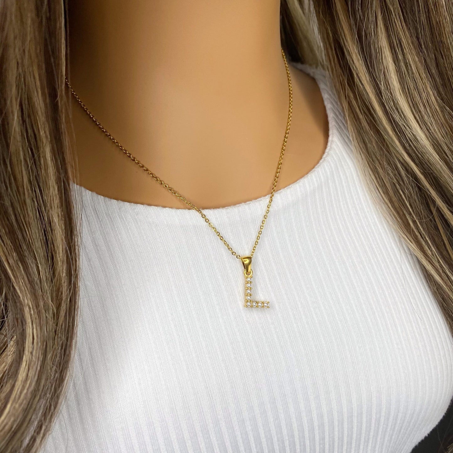 Cadena con letra de perlitas