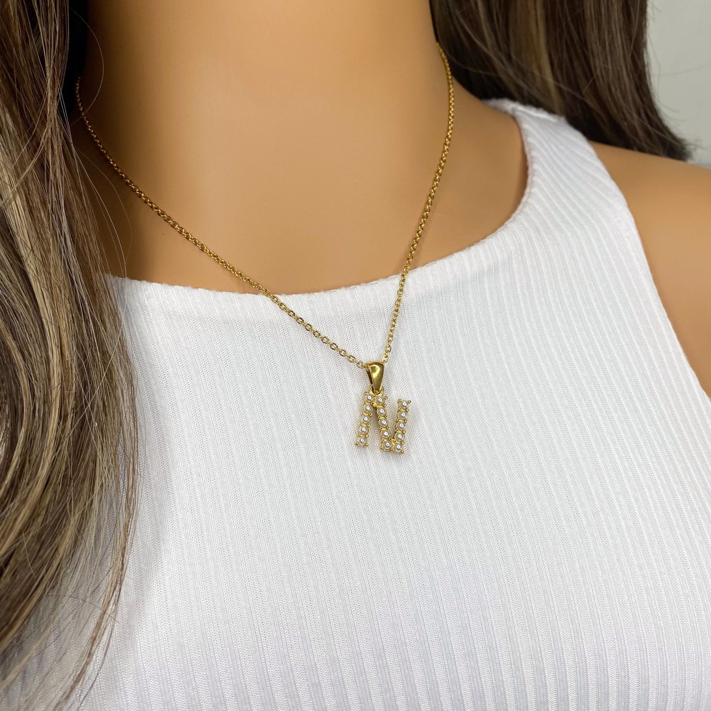 Cadena con letra de perlitas