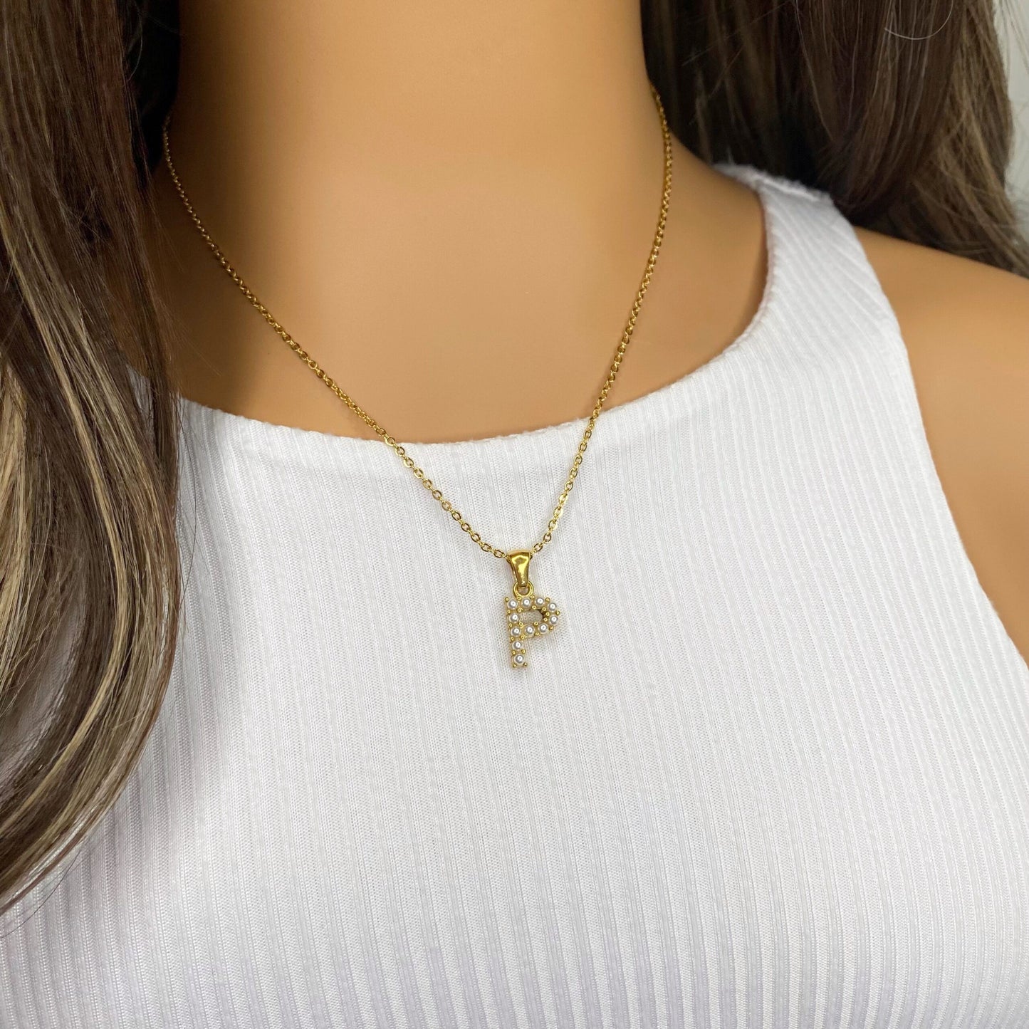 Cadena con letra de perlitas