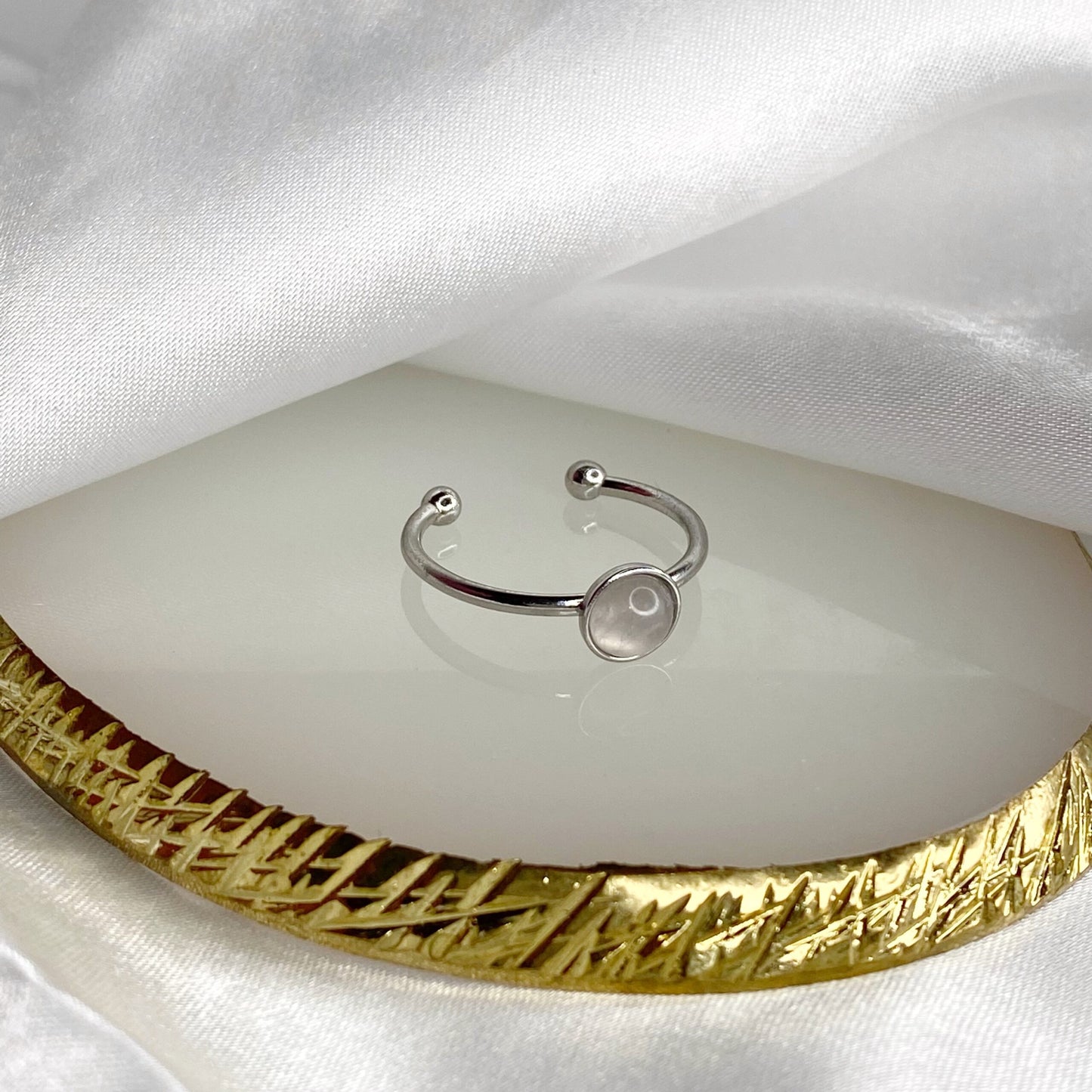 Anillo de cuarzo rosa
