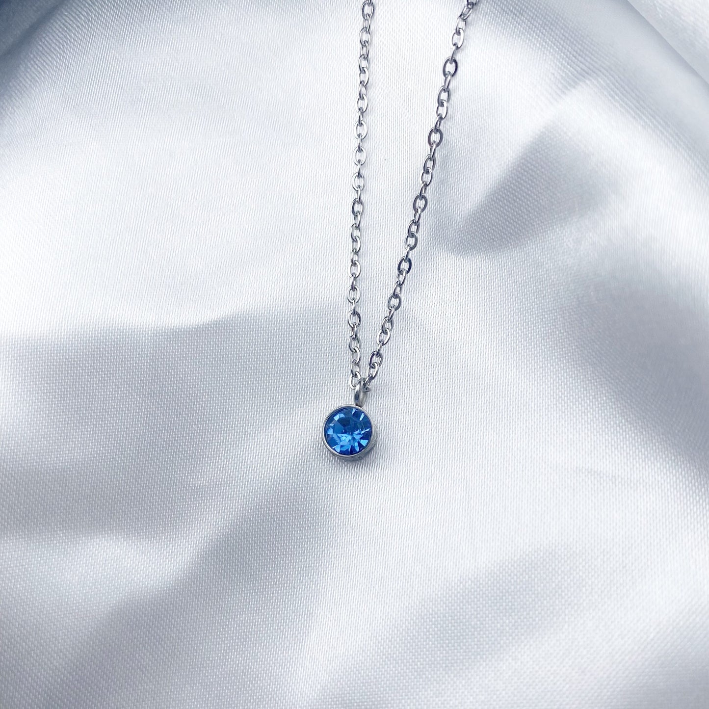 Cadena con zirconia colorida