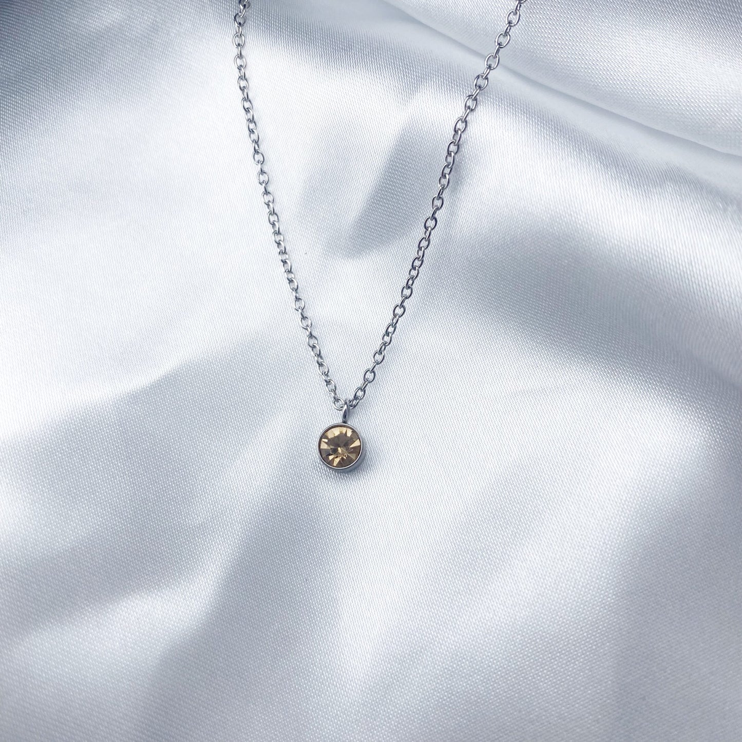 Cadena con zirconia colorida