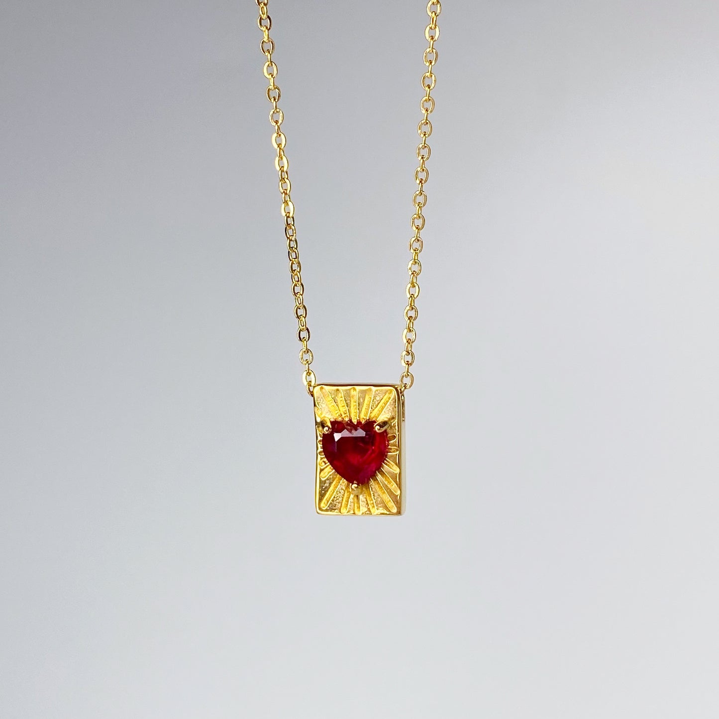 Cadena de corazón de zirconia con destellos