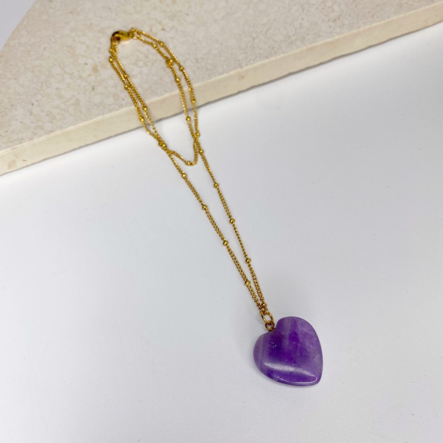 Cadena con corazón de amatista