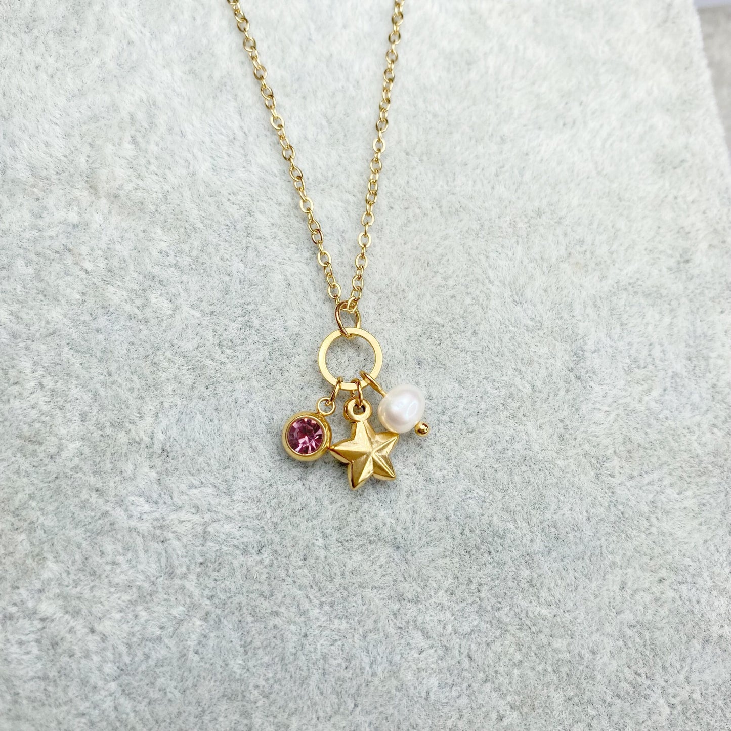 Cadena con estrella, perla y zirconia