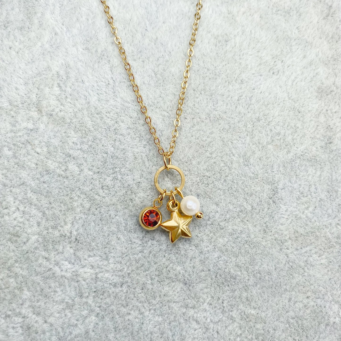 Cadena con estrella, perla y zirconia