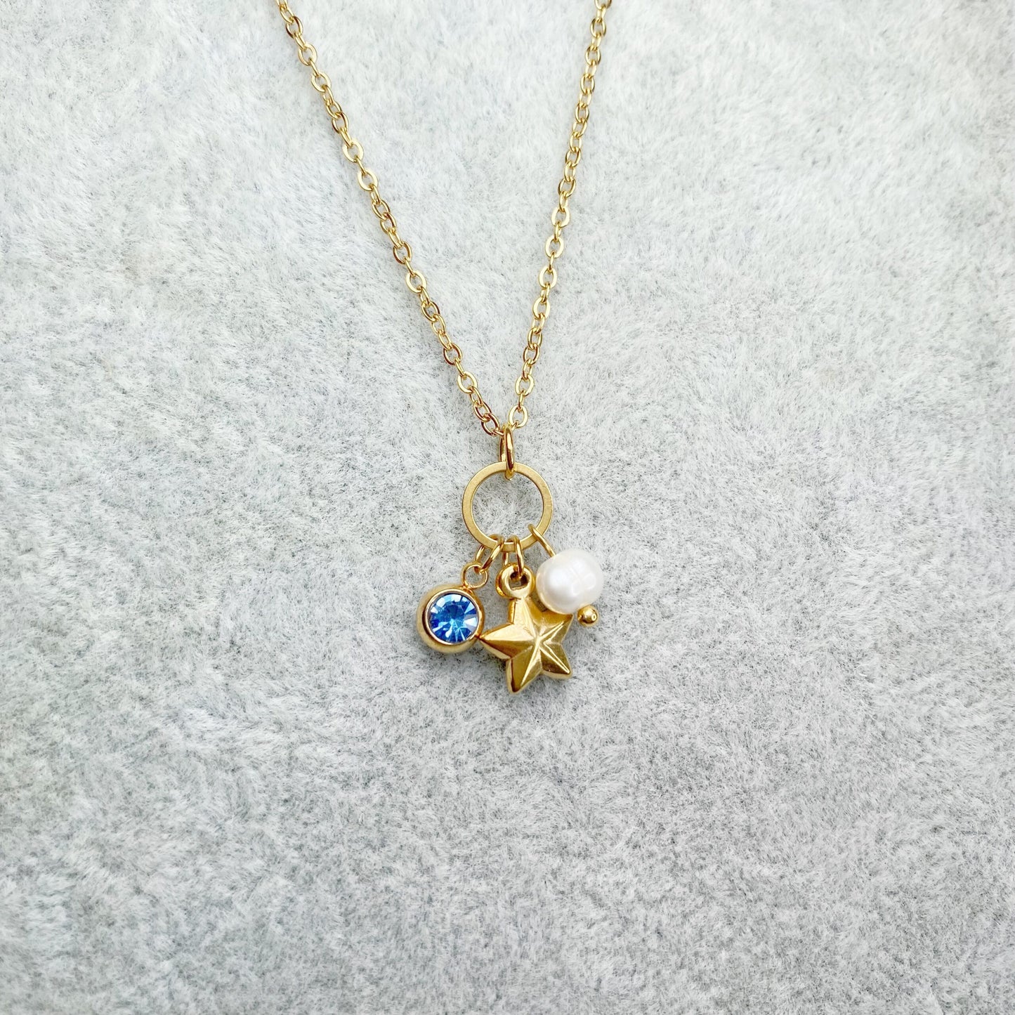 Cadena con estrella, perla y zirconia