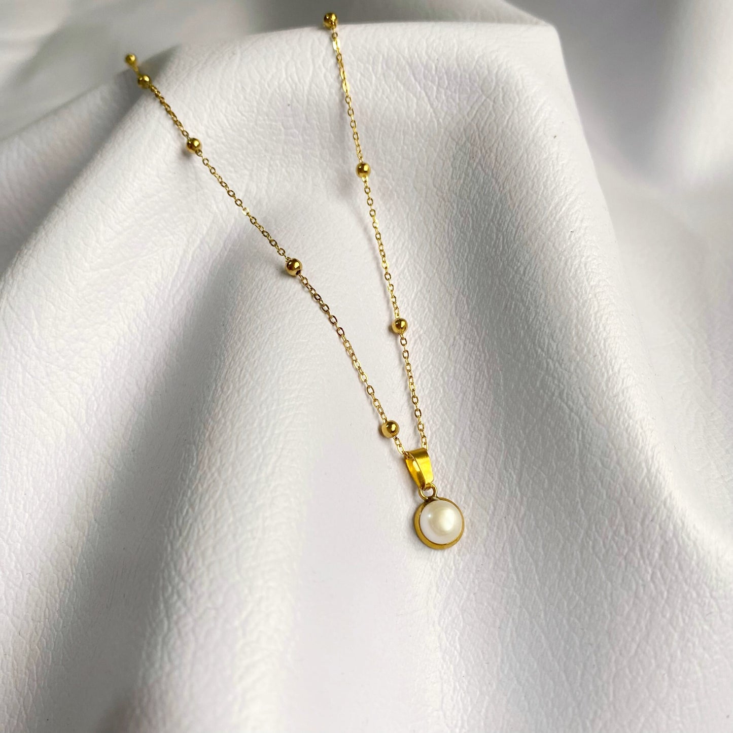 Cadena con perla de rio