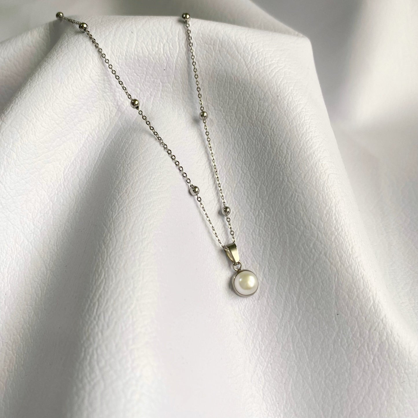 Cadena con perla de rio