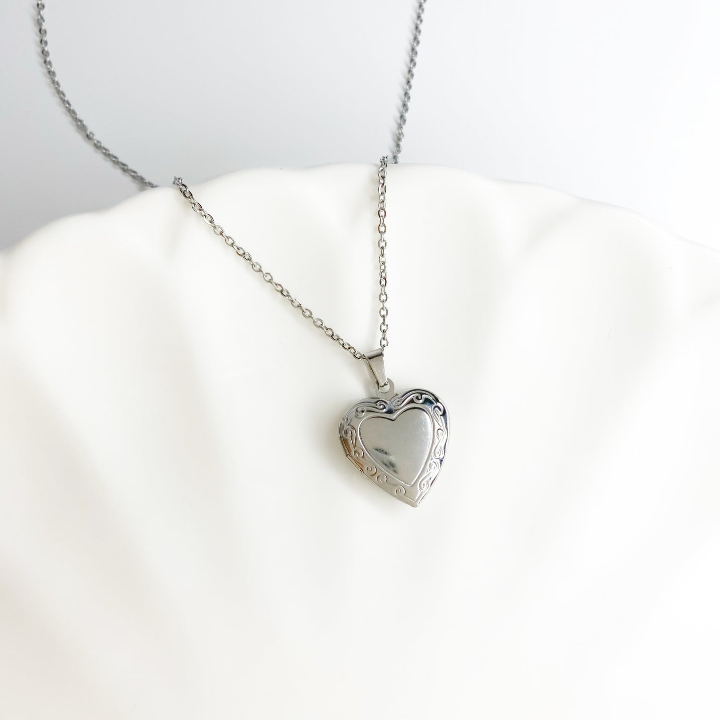 Cadena con relicario de corazón personalizado