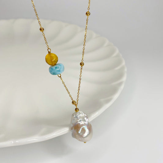 Cadena con perla barroca, larimar y ambar
