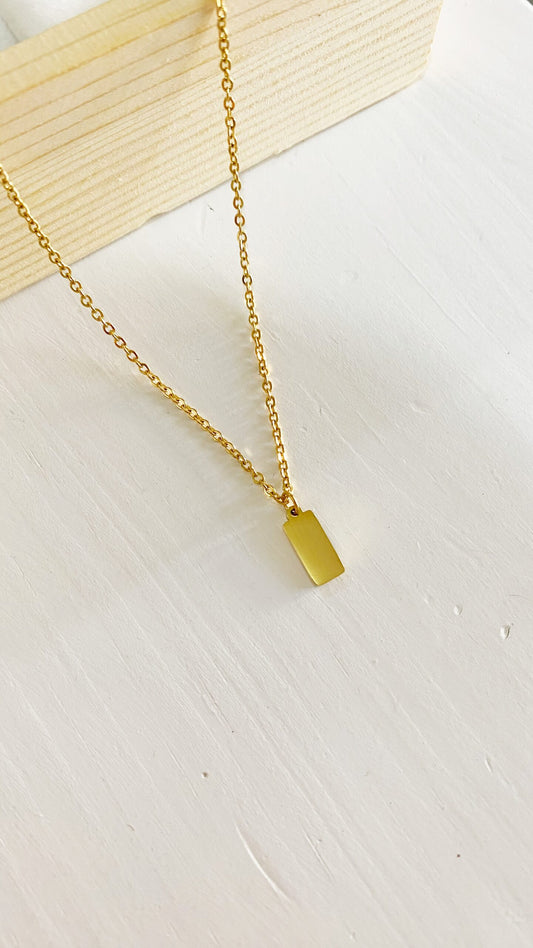 Cadena con placa rectangular personalizada