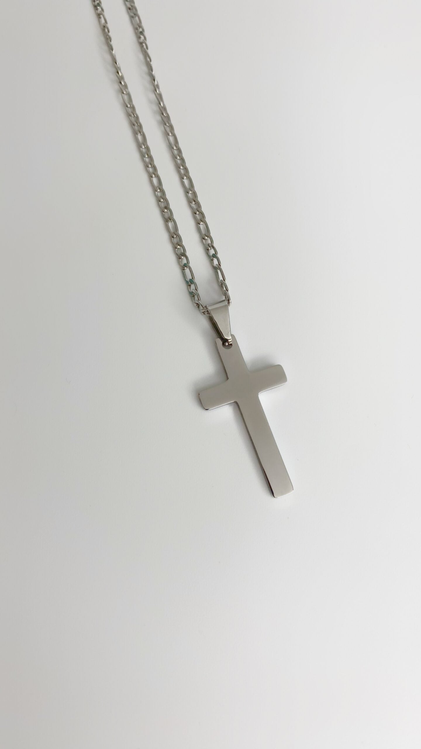 Cadena con cruz