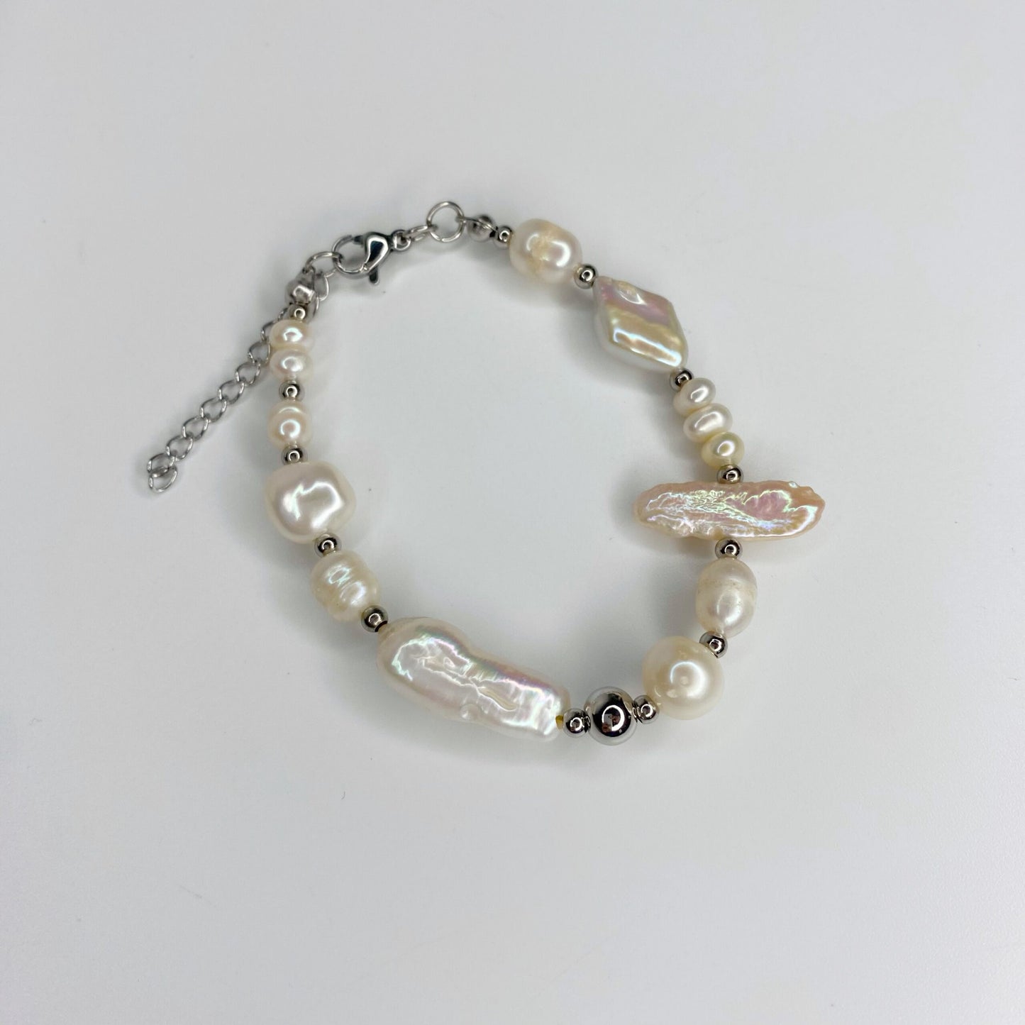 Pulsera con perlas variadas