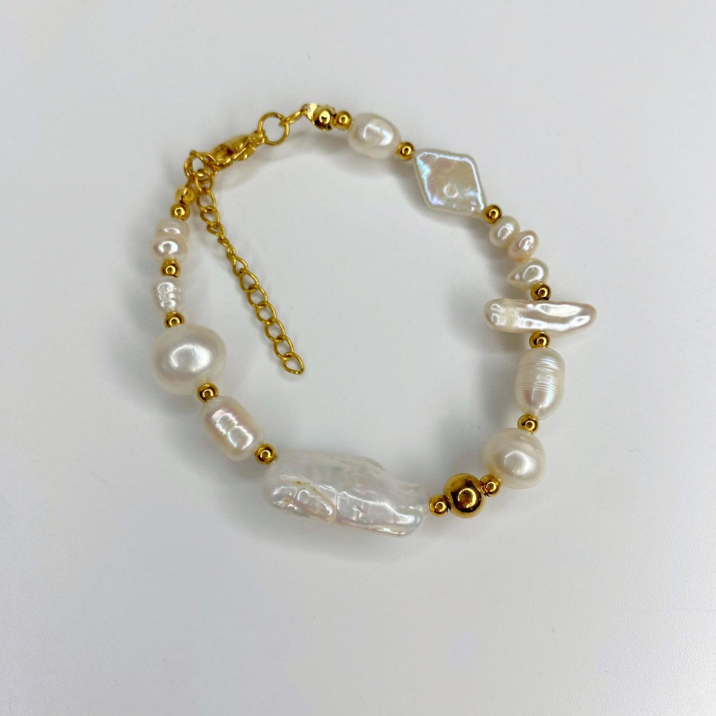 Pulsera con perlas variadas