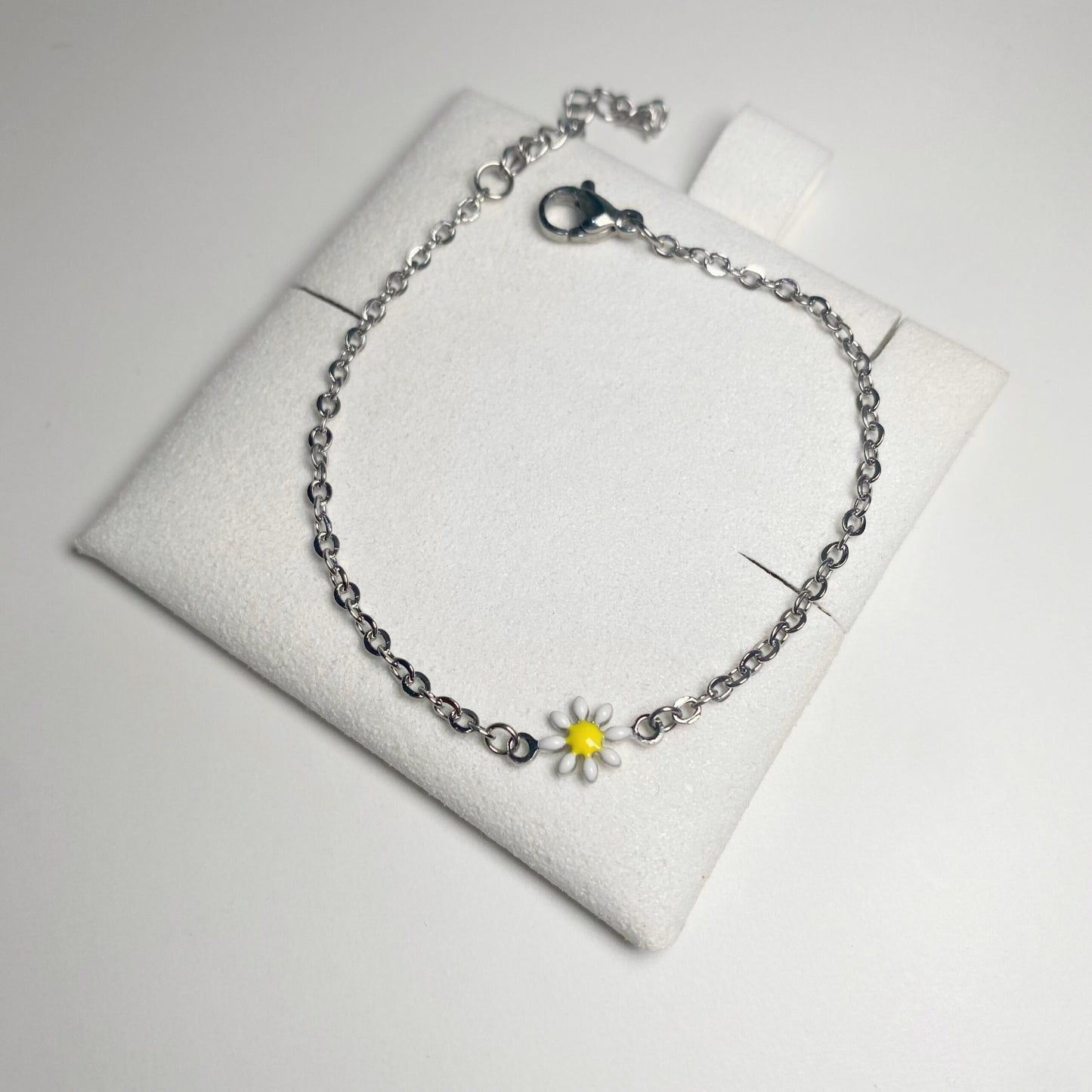 Pulsera con flor colorida