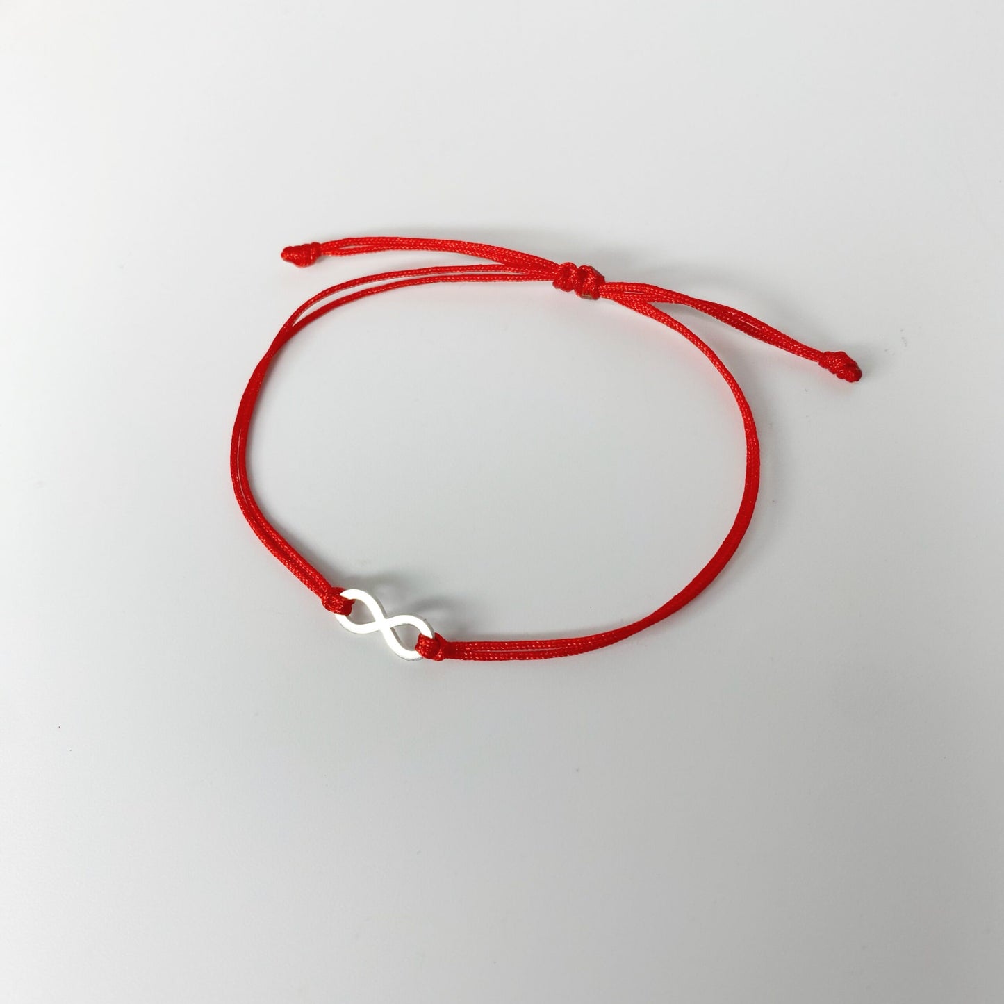 Pulsera de hilo con infinito