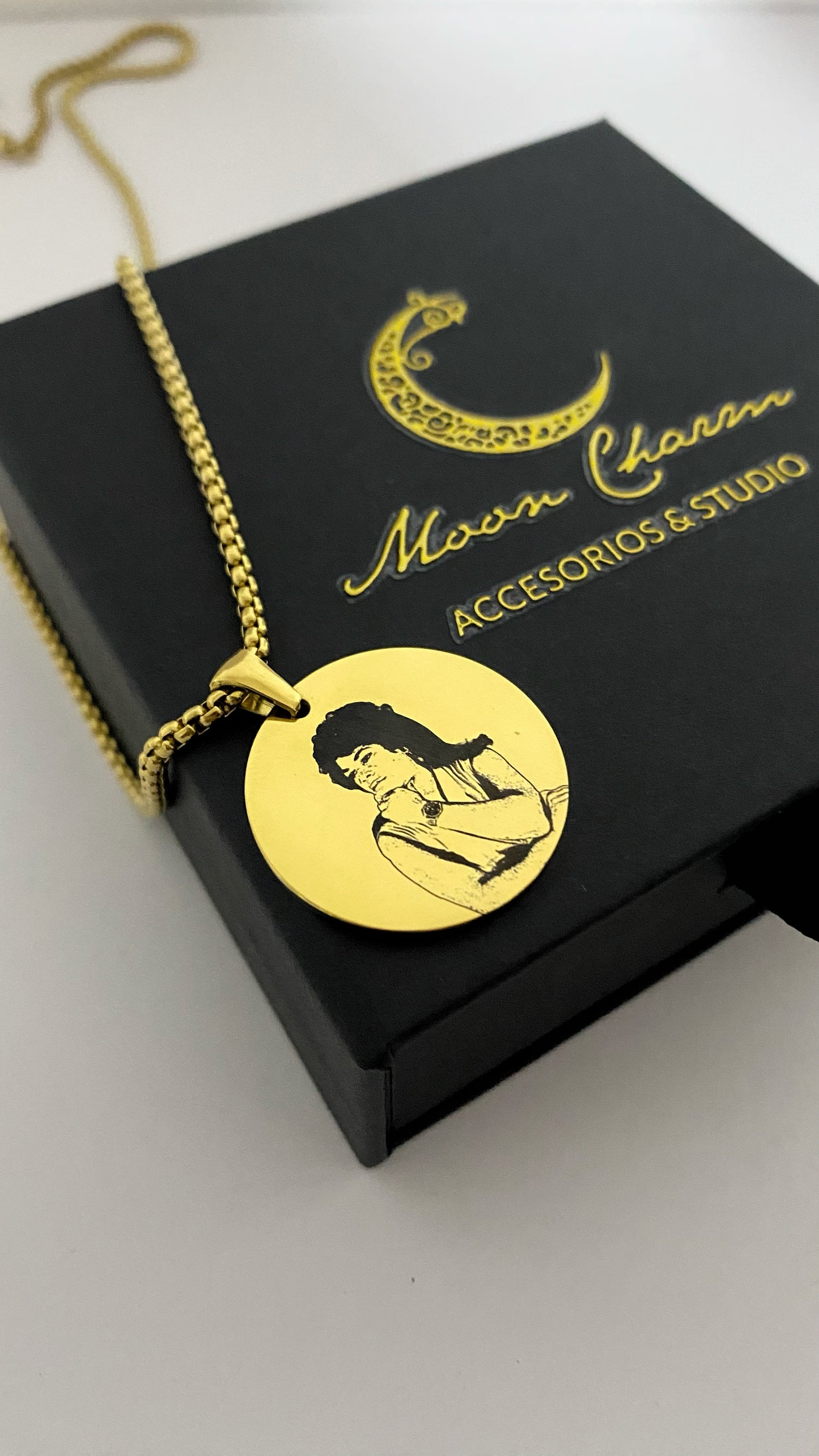 Cadena con placa redonda personalizada