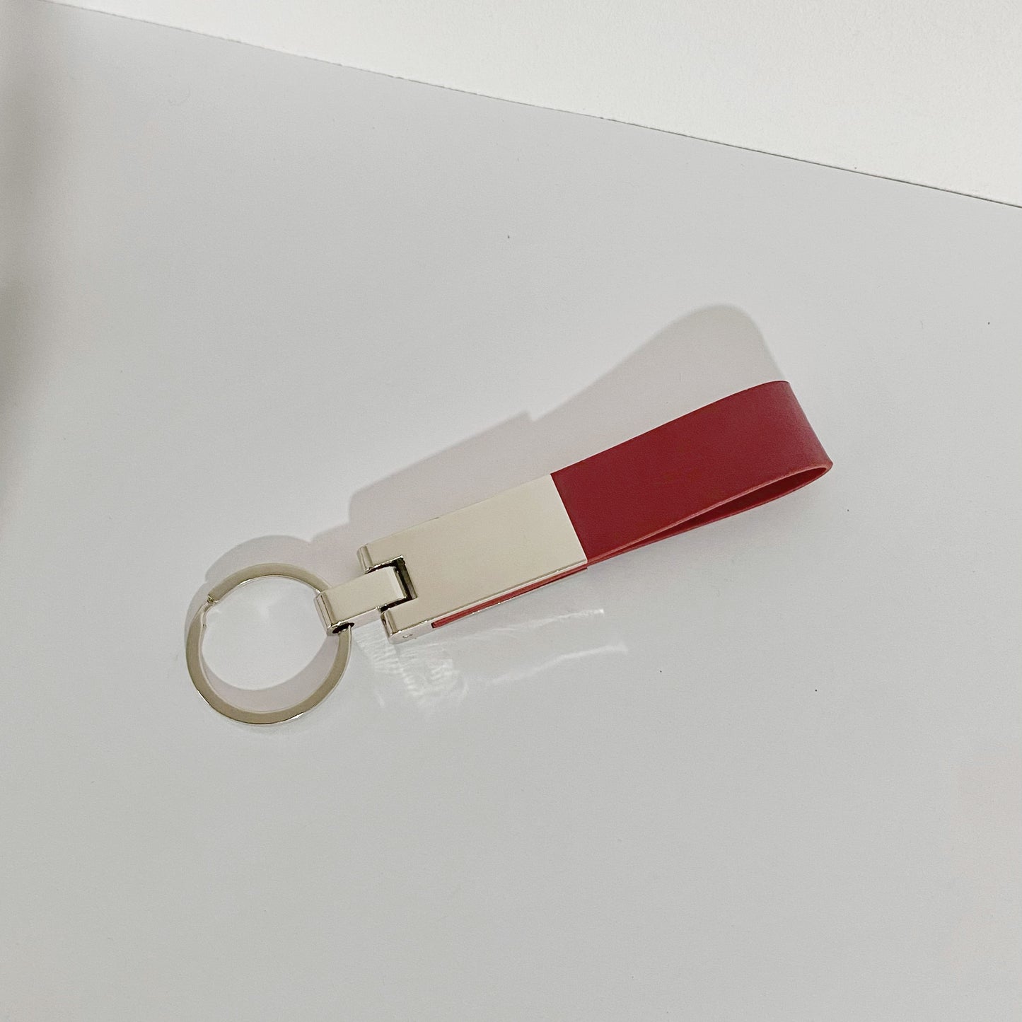 Llavero de piel y acero personalizado