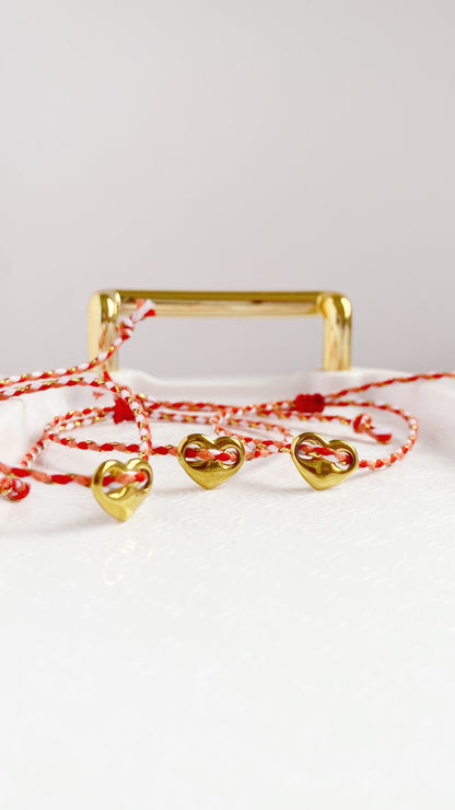 Pulsera de hilo con corazón