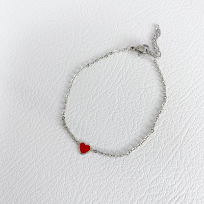 Pulsera con corazón rojo