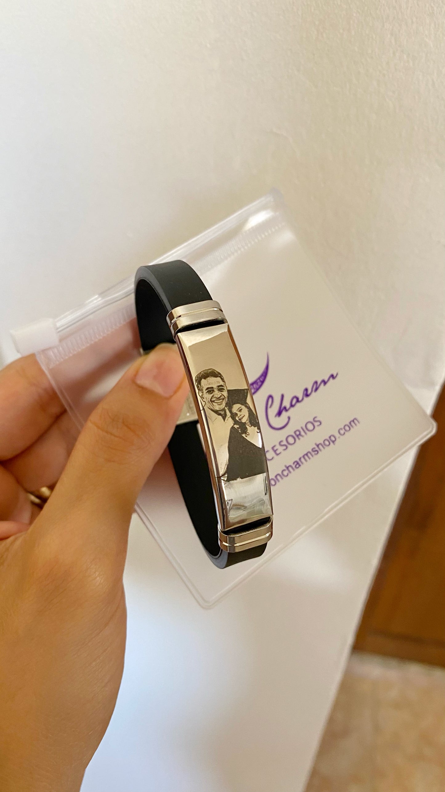 Pulsera con placa rectangular personalizado
