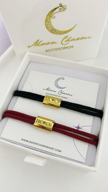 Pulsera de hilo con placa rectangular personalizada