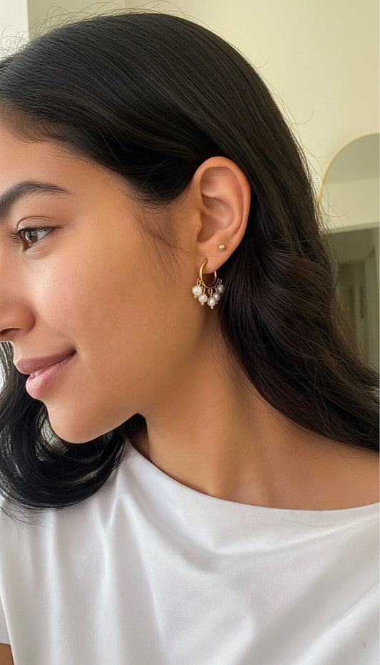 Argollas con perlas de rio