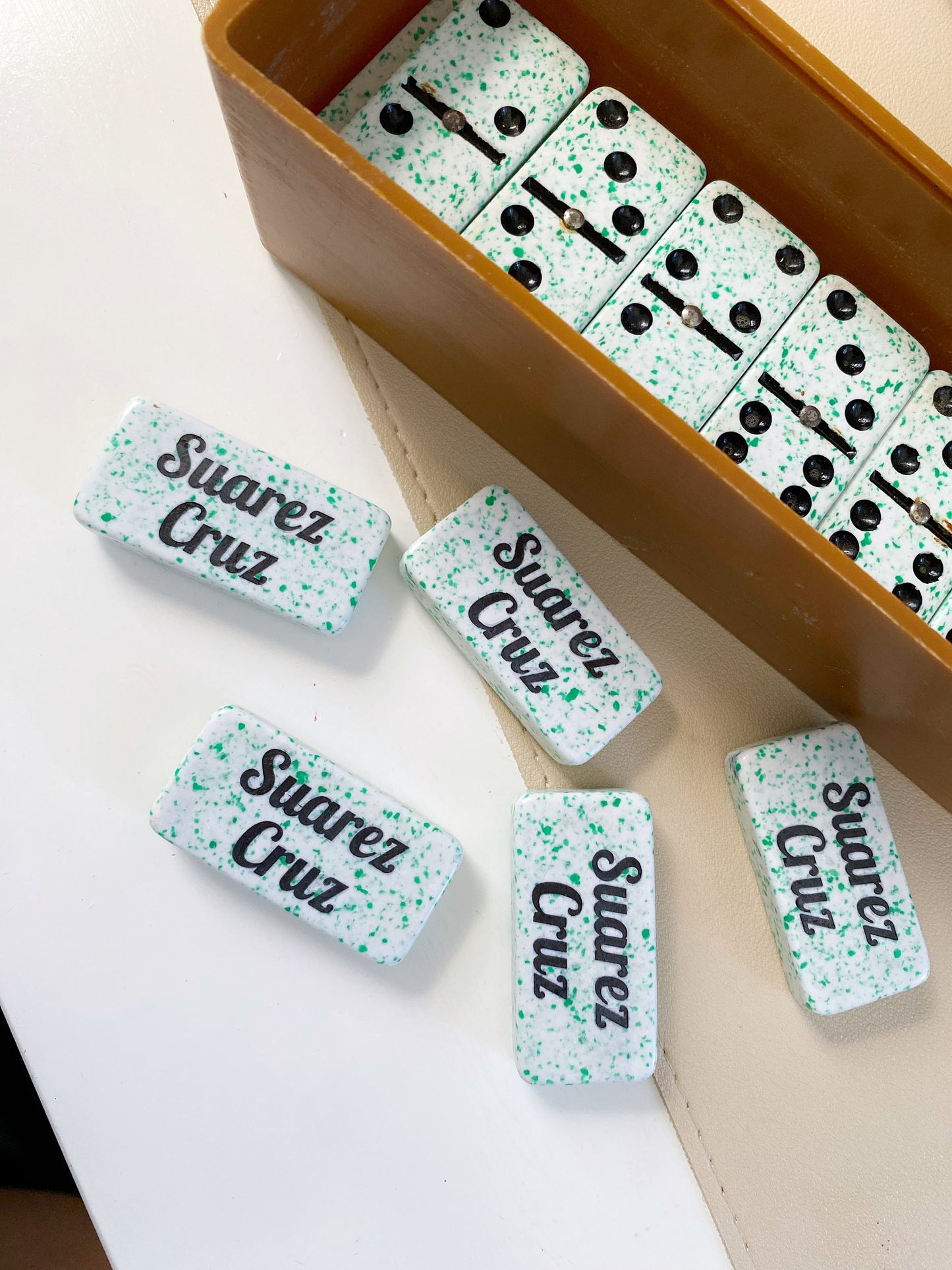 Dominó personalizado - blanco con verde