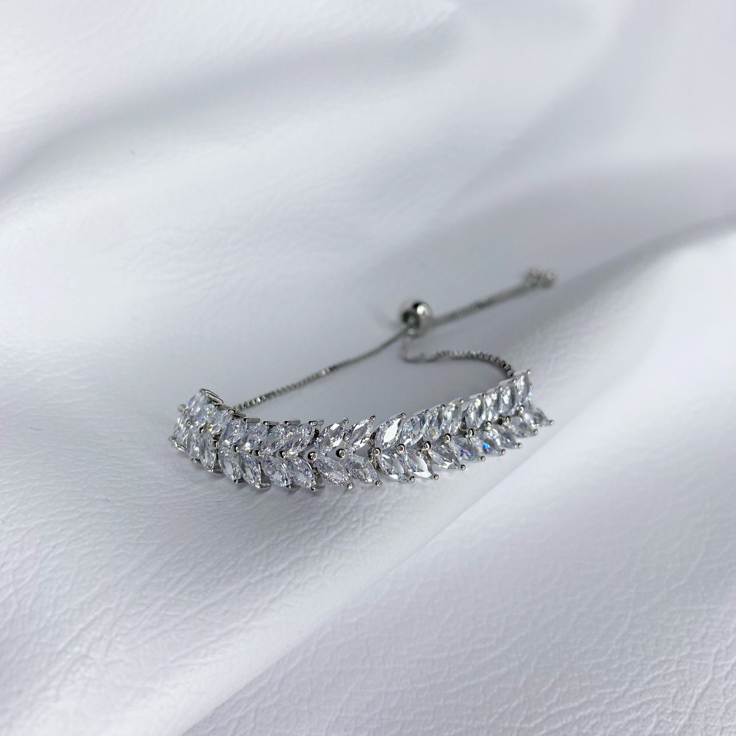 Pulsera de hojas con zirconias