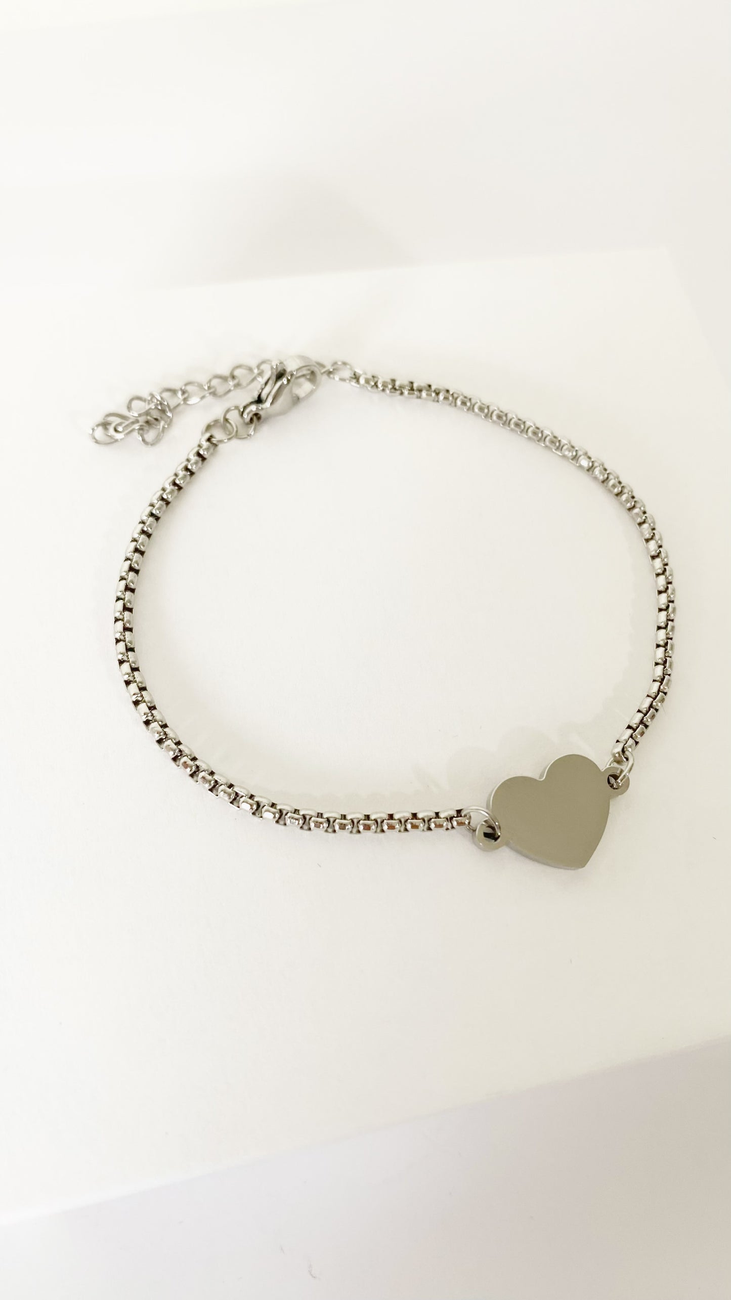 Pulsera con placa de corazón personalizada